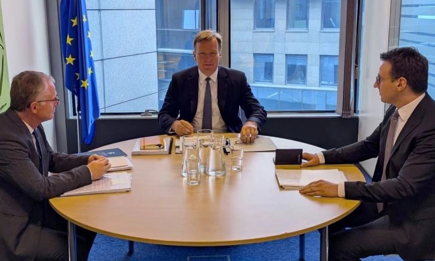 Takim trepalësh në Bruksel bislimi sorensen petkoviq