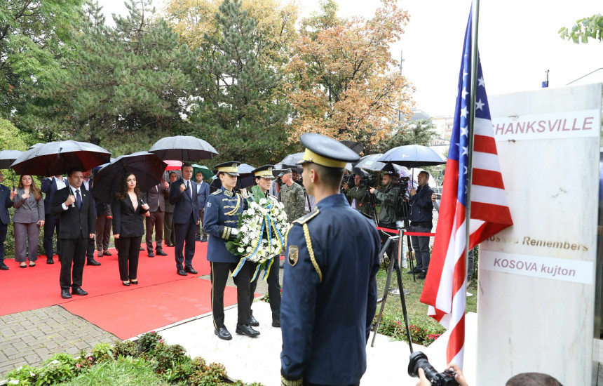 Udhëheqësit e institucioneve të Kosovës nderojnë viktimat e sulmeve terroriste të 11 shtatorit