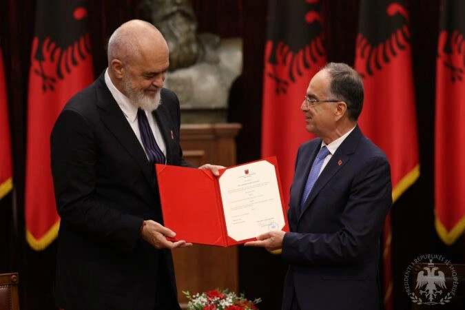 Rama dekretohet kryeministër, merr edhe përgjegjësitë për ministren virtuale “Diella”