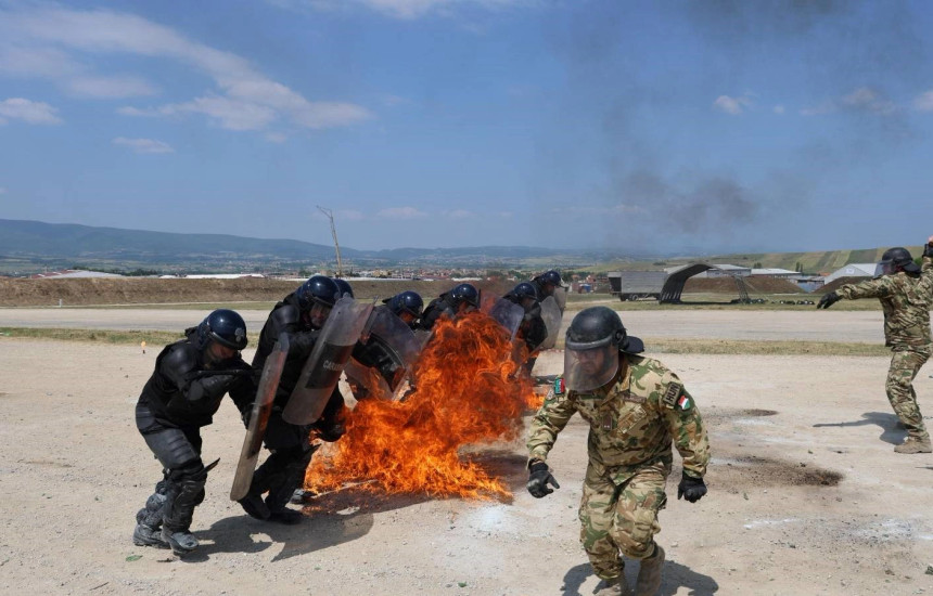 Ushtarët hungarezë për kontrollin e trazirave përfundojnë me sukses dislokimin në Kosovë