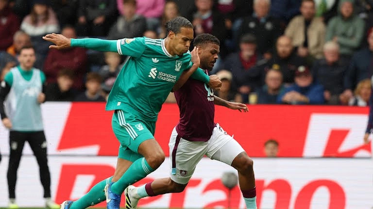 Liverpooli fiton me penallti të minutave shtesë