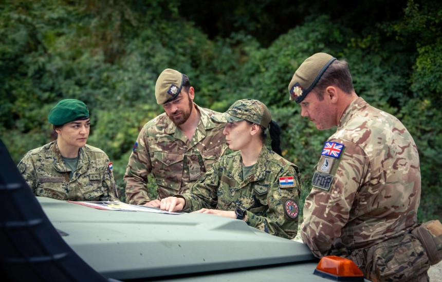 Ushtaret kroatë dhe garda skoceze