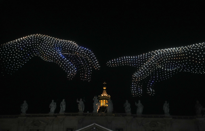 Pamje nga koncerti në sheshin e Shën Pjetrit në Vatikan për koncertin “Grace for the World”, të drejtuar nga Andrea Bocelli dhe Pharrell Williams