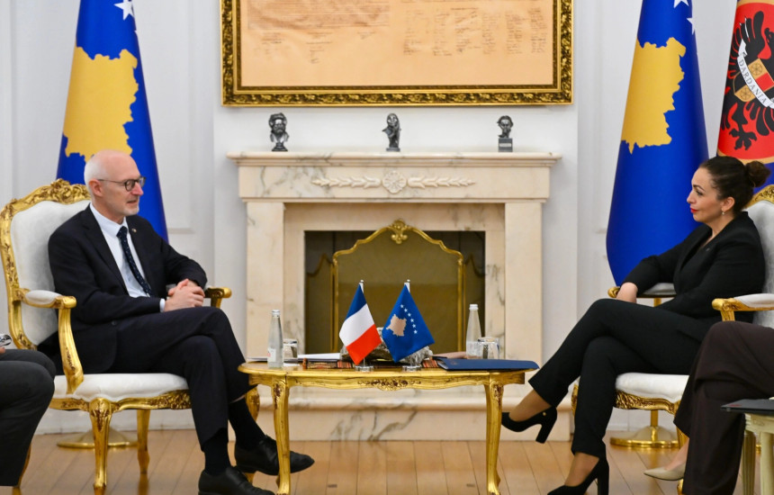 Vjosa Osmani dhe ambasadori i Frances