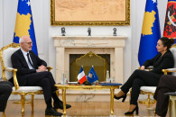 Vjosa Osmani dhe ambasadori i Frances