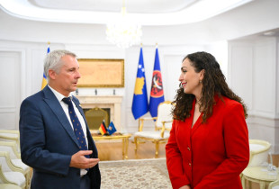 Vjosa Osmani - Jorn Rohde