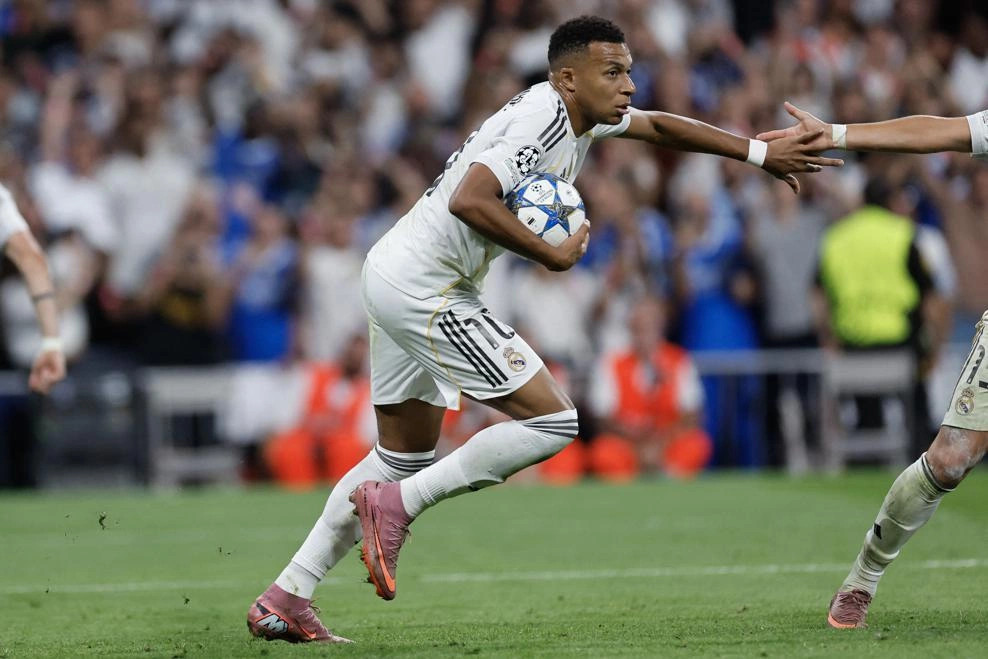 Mbyllet baras pjesa e parë në  Bernabeu 
