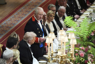Mbreti Charles III - Donald Trump