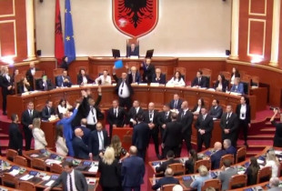 Kuvendi i Shqipërisë tensione