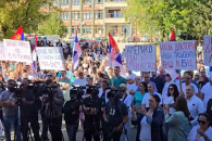 Të premten, në Mitrovicë të Veriut protestuan pjesëtarë të stafit shëndetësor që punojnë në kuadër të sistemit të Serbisë.