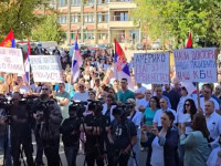 Të premten, në Mitrovicë të Veriut protestuan pjesëtarë të stafit shëndetësor që punojnë në kuadër të sistemit të Serbisë.