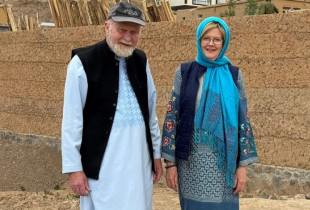 Lirohet nga burgu çifti britanik i mbajtur për gati 8 muaj nga talebanët