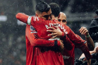 Unitedi fiton derbin dramatik ndaj Chelseat
