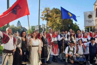 Veshjet tradicionale shqiptare parakalojnë për herë të parë në “Oktoberfest”