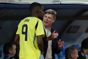 Jon Dahl Tomasson me Alexander Isak
