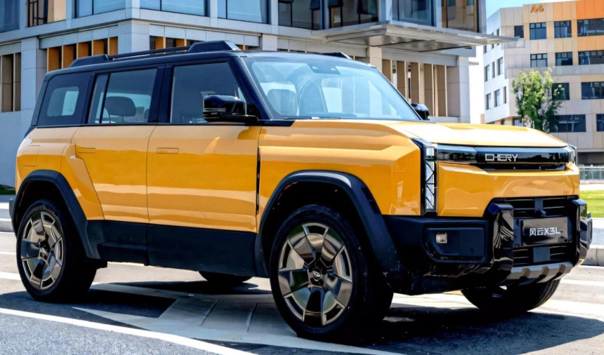 Chinese Auto Range Rover Defender The Chinese copy of the Land Rover Defender that costs only 14.500 ...