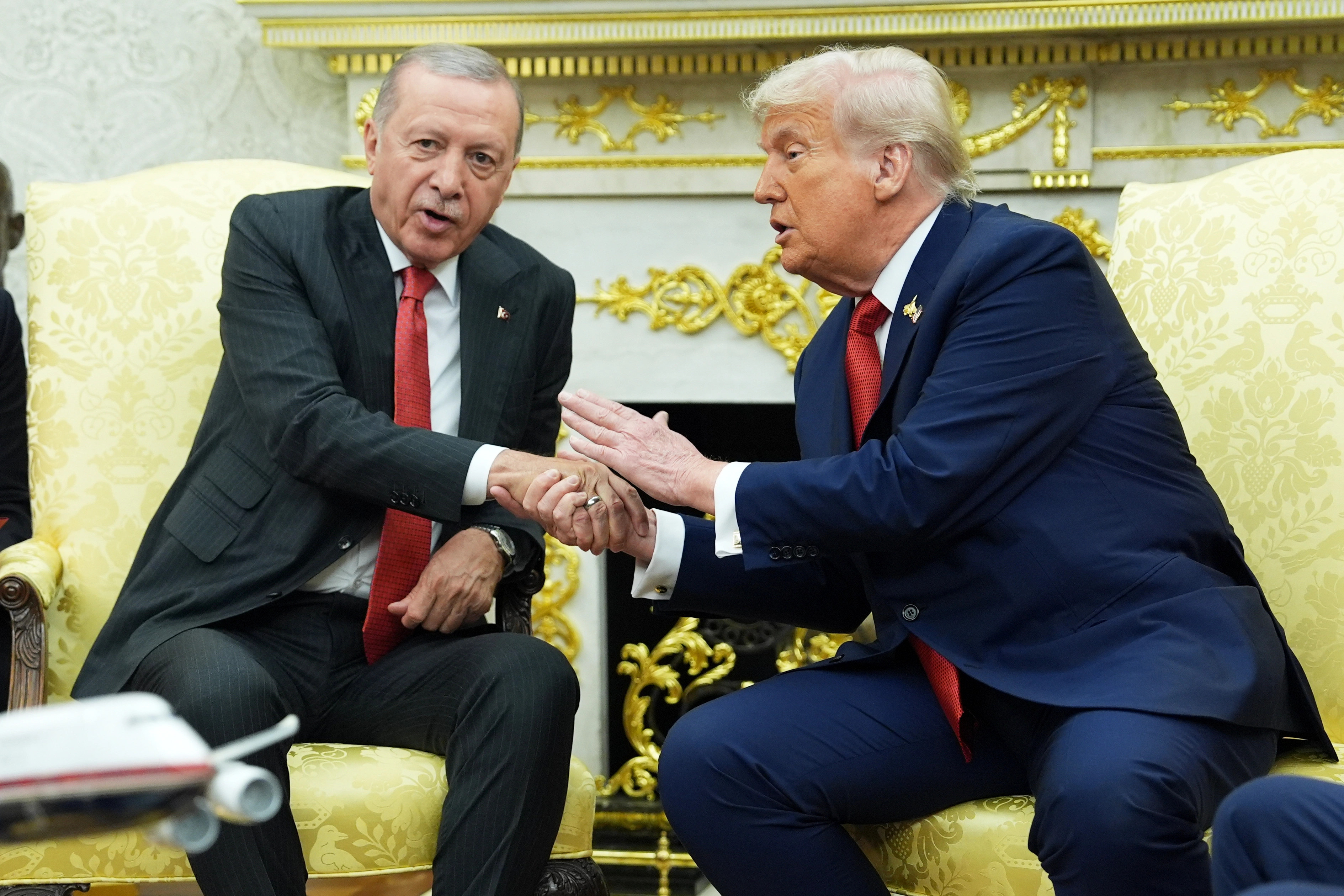 Trumpi i bën thirrje Erdoganit të ndalojë blerjen e naftës ruse