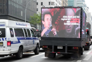 Billborda kundër Kosovës e Kurtit në New York nga diaspora serbe