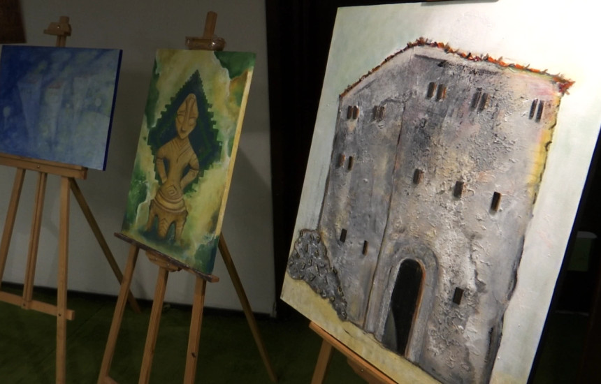 “Artistët për trashëgimi” me vepra temash e teknikash të larmishme vjen si një udhëtim në identitet