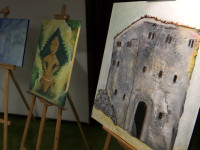 “Artistët për trashëgimi” me vepra temash e teknikash të larmishme vjen si një udhëtim në identitet