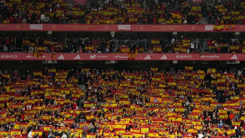 Policia nis hetimet për thirrjet islamofobe gjatë ndeshjes Spanjë Egjipt