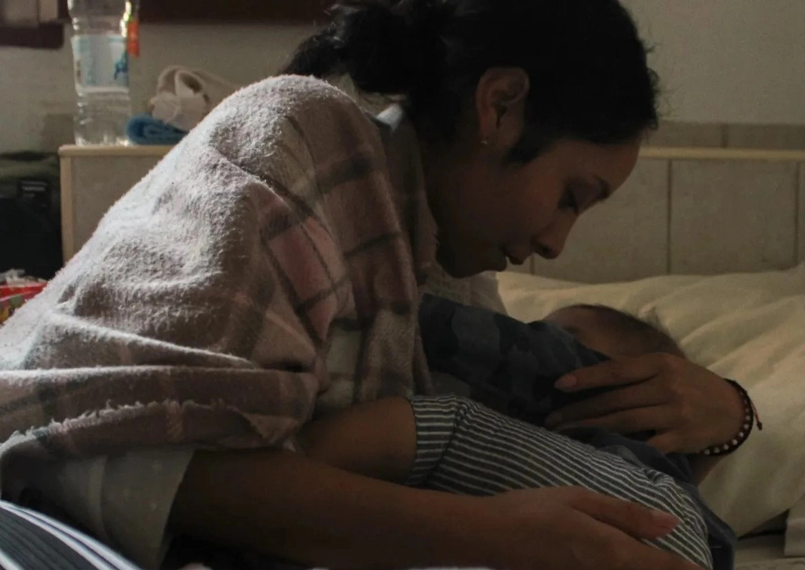  Shikimi që zbehet çdo ditë   Përballja e një nëne me kancerin e djalit 8 muajsh