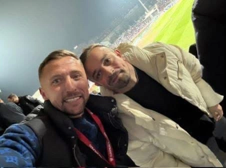 Xherdan Shaqiri në fotografi me ish-futbollistin e Kosovës, Bernard Berisha