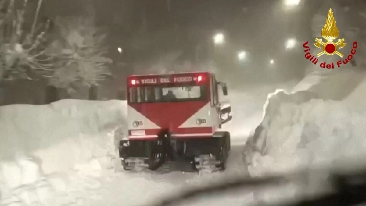 Italia përfshihet nga shira të rrëmbyeshëm dhe stuhi bore