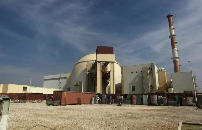 Rusia planifikon evakuim të personelit nga termocentrali bërthamor Bushehr në Iran