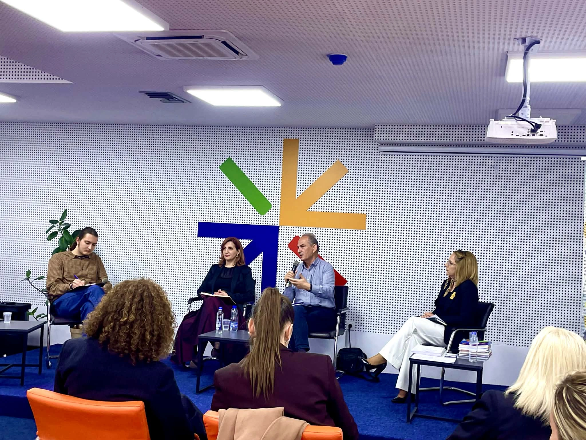 Në një ditë që synon të nxisë dashurinë për leximin te fëmijët është konstatuar se vendi ka probleme të theksuara në shkollimin elementar.