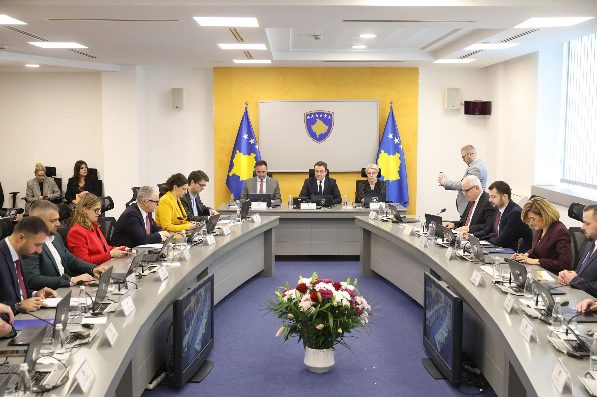 Qeveria zotohet t’i mbrojë konsumatorët nga fryrjet artificiale të çmimeve