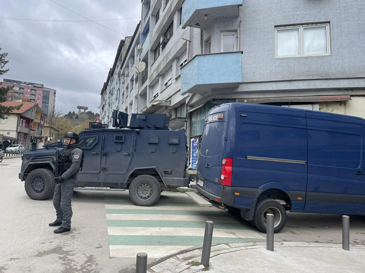 Hiqet në mënyrë të sigurt granata e dorës e gjetur në një bodrum në Mitrovicë të Veriut