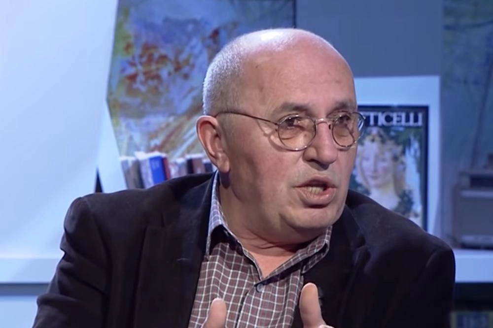 Barra e shkrimtarit apo barra e politikanit 