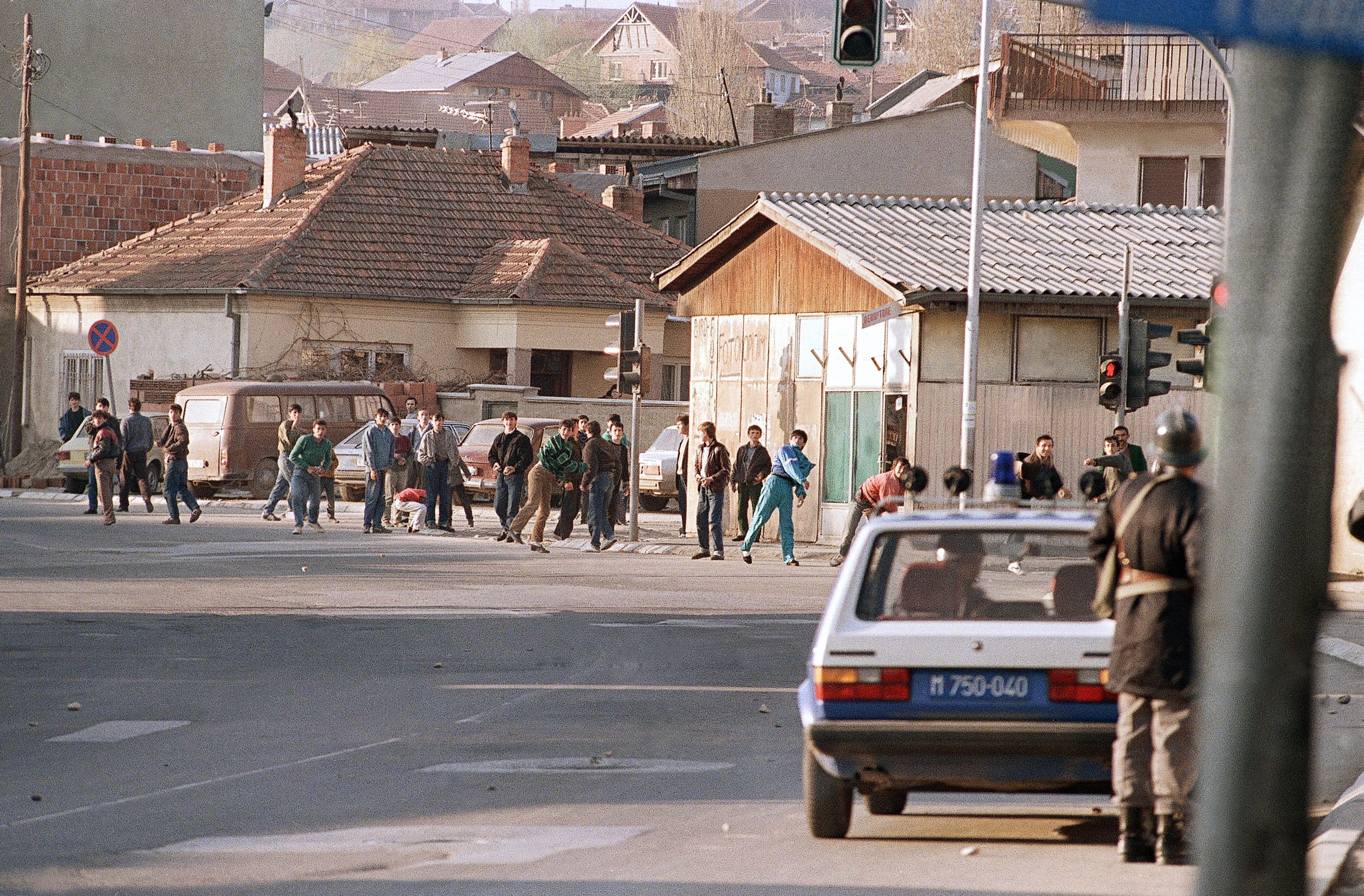 Në mitologjinë politike të Serbisë, Kosova del njëherësh si “djep dhe varrezë“, kurse nataliteti i shqiptarëve shikohej si një “shumëzim tmerrues“, si një “metastazë në trupin e shëndoshë të popullit serb“, si një “ndotje e pastërtisë së saj“