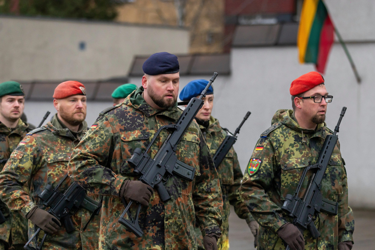 gjermanet-nen-45-vjec-mund-te-kene-nevoje-per-miratim-ushtarak-per-qendrime-te-gjata-jashte-vendit