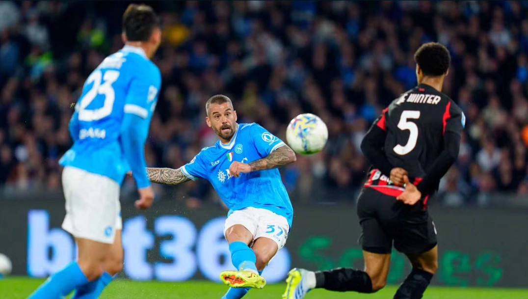 napoli-i-afrohet-ne-shtate-pike-interit-pas-fitores-ndaj-milanit