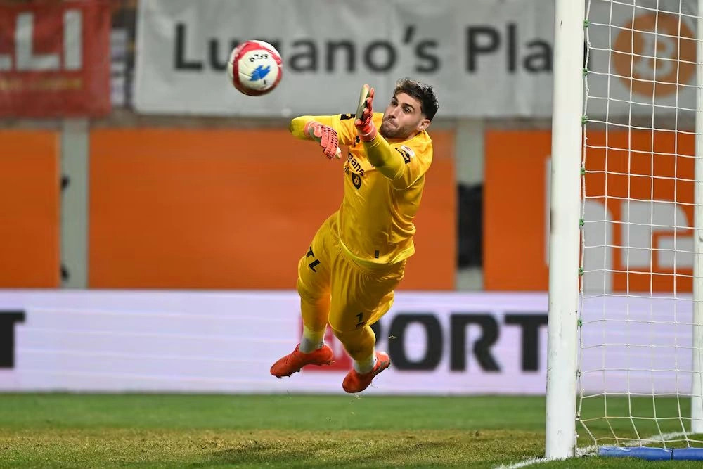 skuadra-qe-beri-sensacion-ne-ligen-e-kampioneve-e-kerkon-portierin-e-kosoves