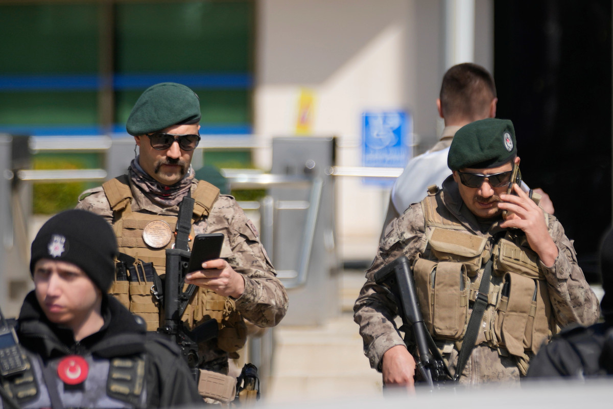 Turqia arreston 10 të dyshuar për sulmin me armë jashtë Konsullatës izraelite në Stamboll