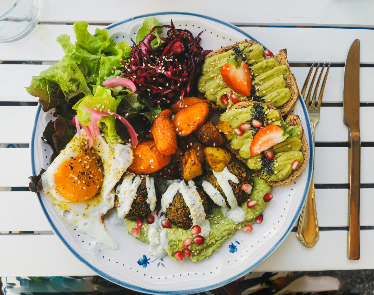 konsumimi-i-ushqimeve-bimore-ule-rrezikun-nga-demenca