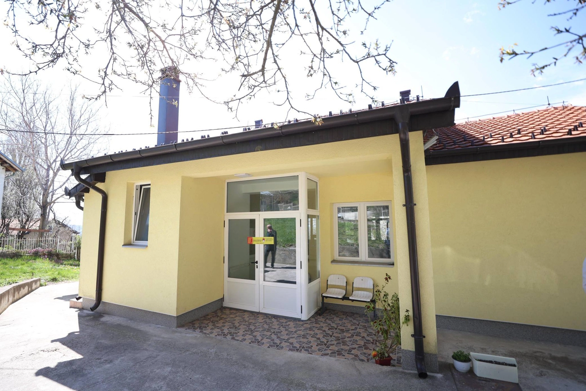 Mbyllen dy ambulanca në Skenderaj, ishin pjesë e sistemit paralel serb