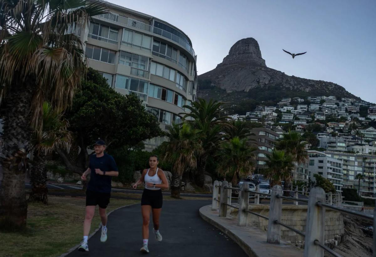 Banorët e qytetit afrikan që po humbin betejën me turistët