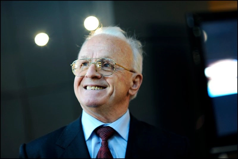 Adem Demaçi është simbiozë e rrallë e atdhetarit e humanistit të angazhuar në njërën anë dhe e intelektualit e artistit të pasionuar pas fjalës së bukur në anën tjetër