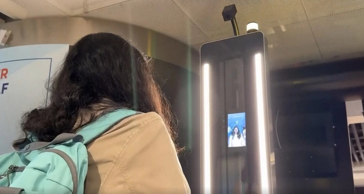 Sistemi i ri hyrje dalje i BE së po shkakton vonesa deri në tri orë  thonë aeroportet