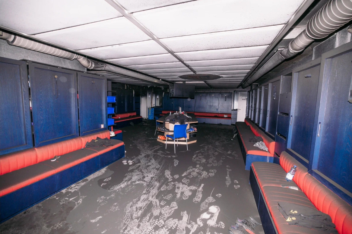 Dalin pamjet nga zhveshtorja e djegur e Baselit