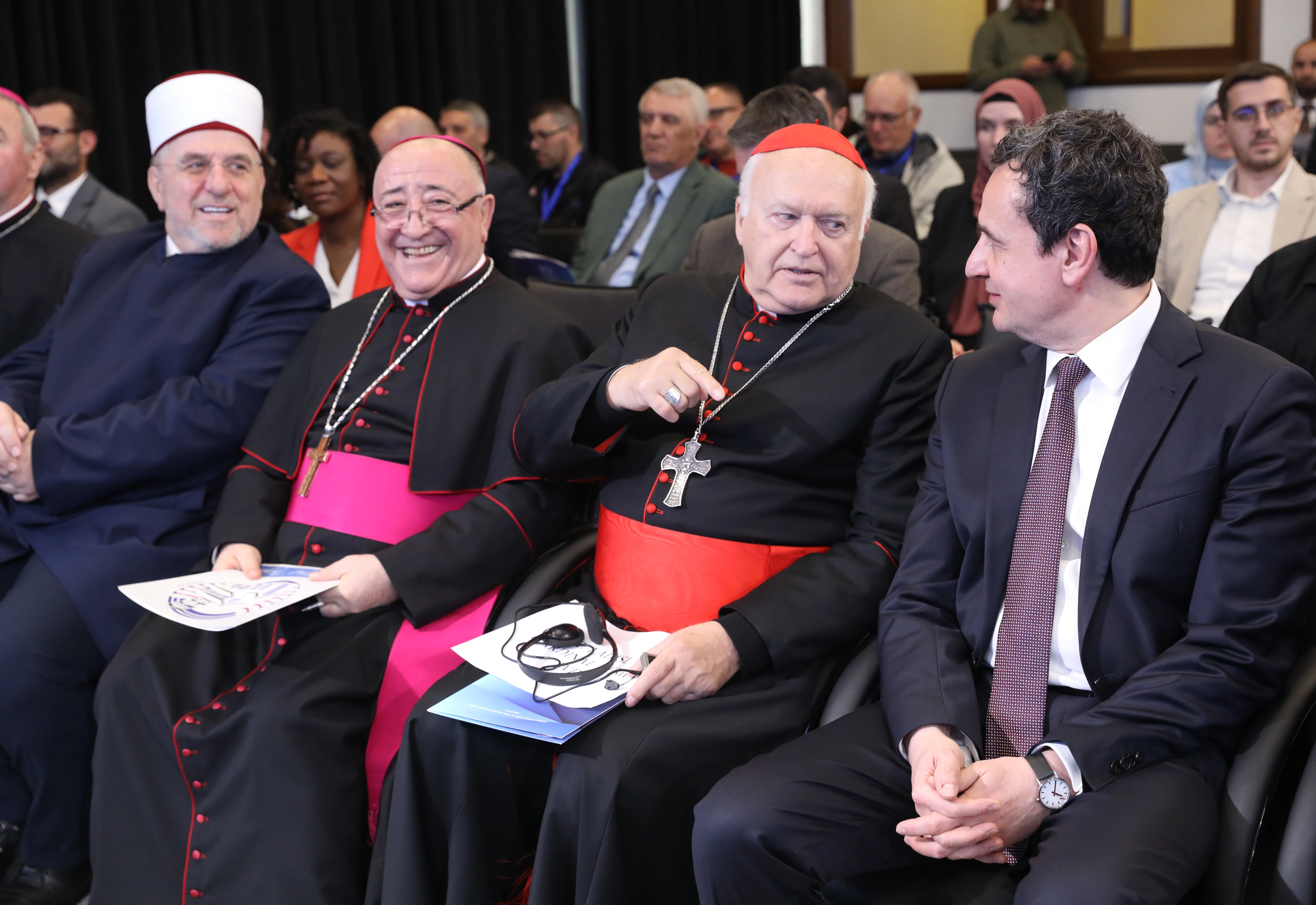 Kleriket fetare - Albin Kurti