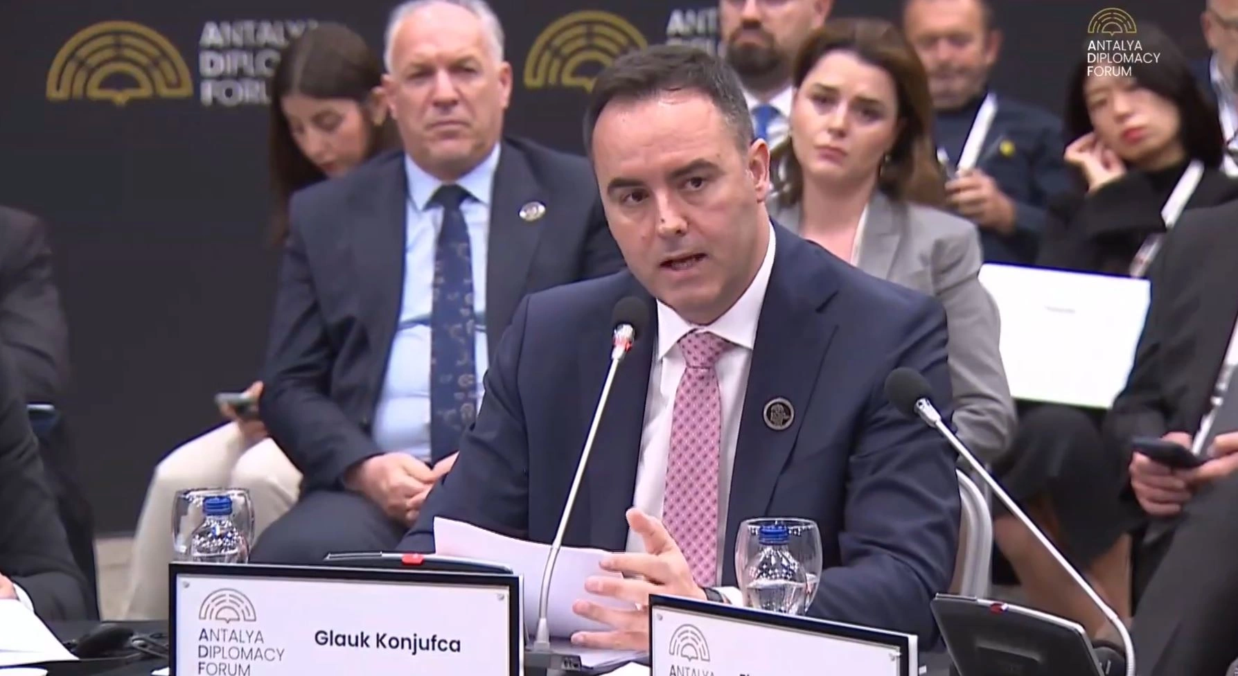 Ministri i Jashtëm, Glauk Konjufca