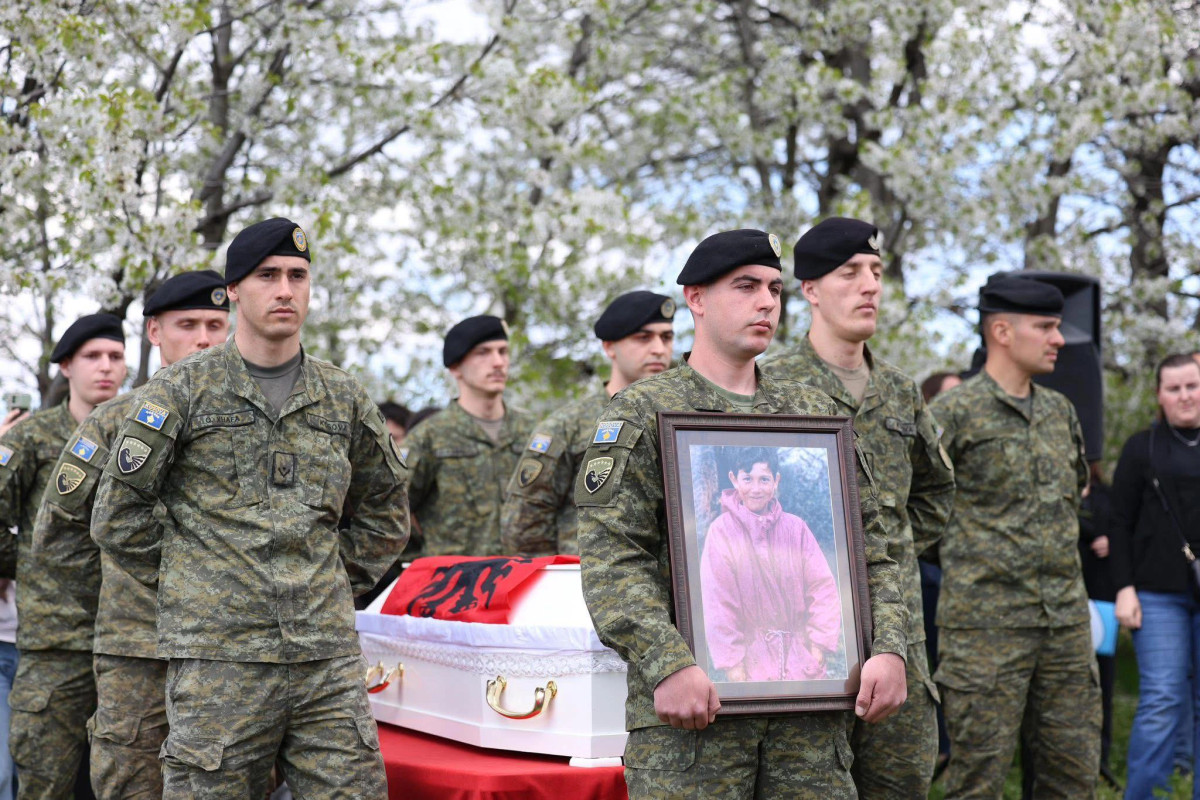 kthehen-eshtrat-e-8-vjecarit-qe-serbet-e-moren-per-t-ia-sheruar-plaget-qe-ia-shkaktuan