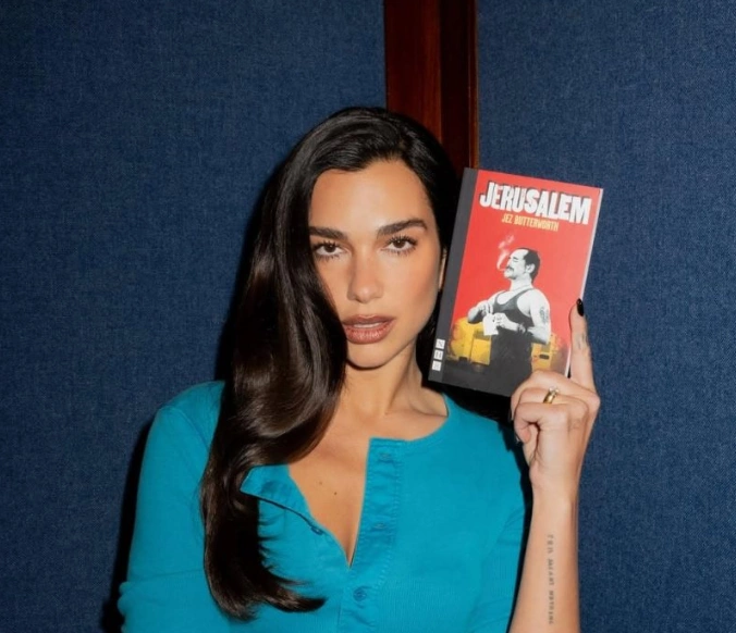 Dua Lipa, po shihet gjithnjë e më shumë si një nga figurat më të fuqishme për bashkëpunime me brende të mëdha