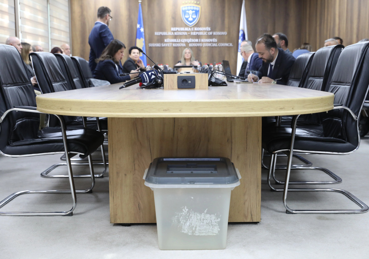 Dështon sërish mbledhja e KGJK së  mungon vetë kandidati për kryesues