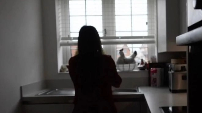 Pretendime të rreme për dhunë në familje nga emigrantët për të qëndruar në Britani